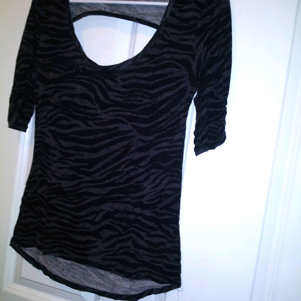 3/4 sleeved swoopneck top with cutout in back